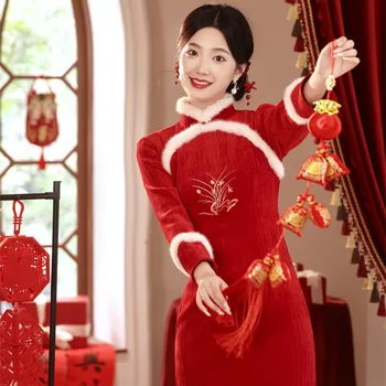 Yourqipao 2023 Téli Új Stílus Szőrös Megvastagodott Hímzett Kínai Hosszú Cheongsam Új Évet Piros Qipao Női Karácsony Ruhák